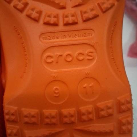 UNISEX CROCS CLASSIC CLOG - MEN'S 9 / WOMEN'S 11 - ORANGE (STYLE : 10001-100) image 4