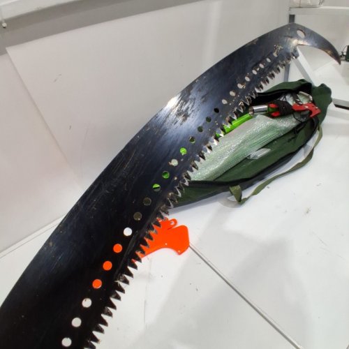 VEVOR LIGHTWEIGHT MANUAL EXTENDABLE POLE TREE PRUNER/POLE SAW- 3.87FT -27FT - GREEN - (MODEL: RUNZETOOL-GZJ-32G2) image 3