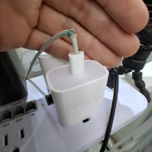 APPLE USB-C 20W POWER ADAPTER image 2