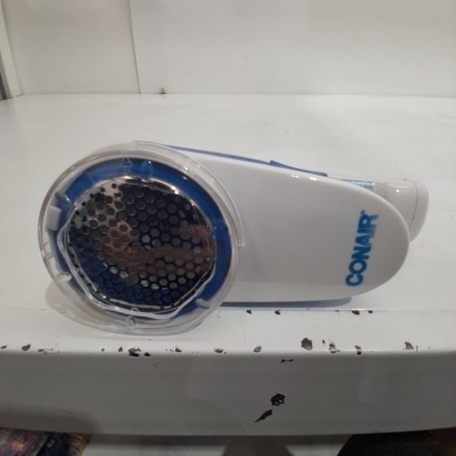 CONAIR RECHARGEABLE CORDLESS FABRIC SHAVER- WHITE image 3