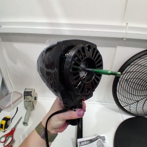 LASKO ADJUSTABLE ELEGANCE OSCILLATING PEDESTAL FAN - 18" - BLACK (MODEL: 1827C) image 2