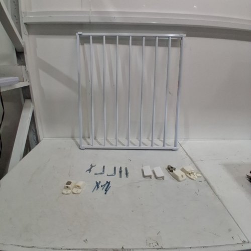 SAFETY 1ST TOP OF STAIRS EXPANDING METAL BABY/PET GATE ADJUSTABLE - 27" - 42" X 28" - WHITE (MODEL: GA090CWHOF2) image 2