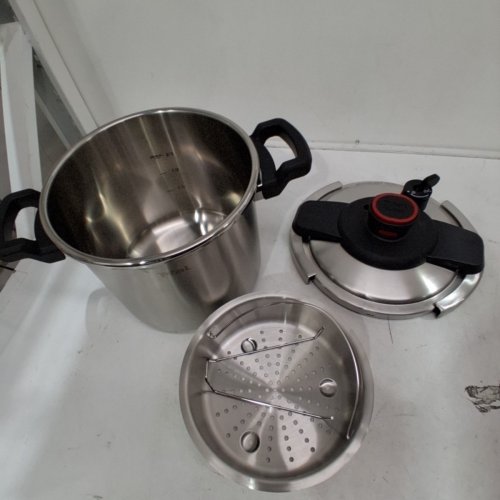 T-FAL CLIPSO STOVETOP PRESSURE COOKER - 8 QT - 12 PSI - STAINLESS STEEL (ITEM: 1901839) image 2