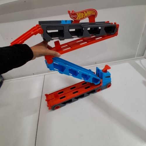 HOT WHEELS SPEEDWAY HAULER TOY SET - (MODEL: HGH33) image 3