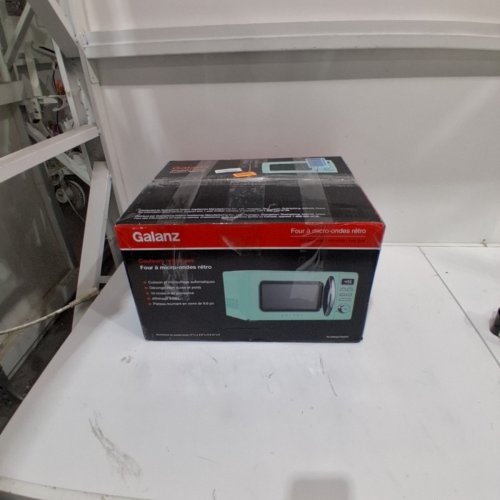 GALANZ RETRO-STYLE DIGITAL MICROWAVE OVEN - 0.7CU.FT - AQUA GREEN (MODEL: GLCMKZ07GNR07) image 5