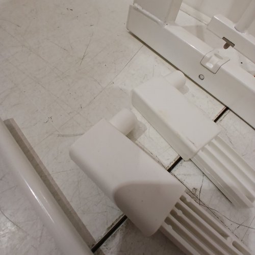 MUNCHKIN EASY CLOSE SAFETY GATE - 29.5" TO 35"W X 29.5"H - WHITE (MODEL: MK0002-012 REV 5) image 3