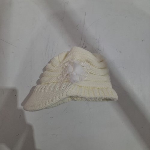 KNIT HAT WITH BRIM AND FLOWER DECORATION - OSFM - WHITE image 2