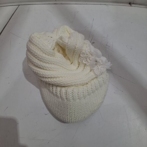 KNIT HAT WITH BRIM AND FLOWER DECORATION - OSFM - WHITE image 3