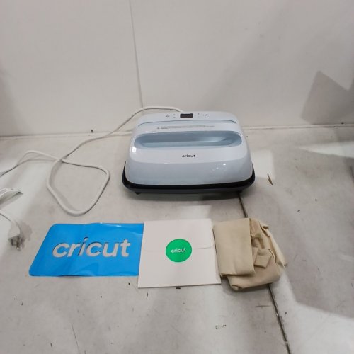 CRICUT EASYPRESS 3 HEAT PRESS - WORKS WITH CRICUT HEAT BLUETOOTH APP - 9" X 9" - BLUE (MODEL: CHP180B3) image 3