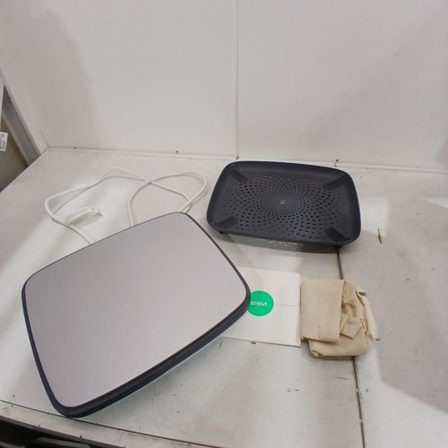 CRICUT EASYPRESS 3 HEAT PRESS - WORKS WITH CRICUT HEAT BLUETOOTH APP - 9" X 9" - BLUE (MODEL: CHP180B3) image 5