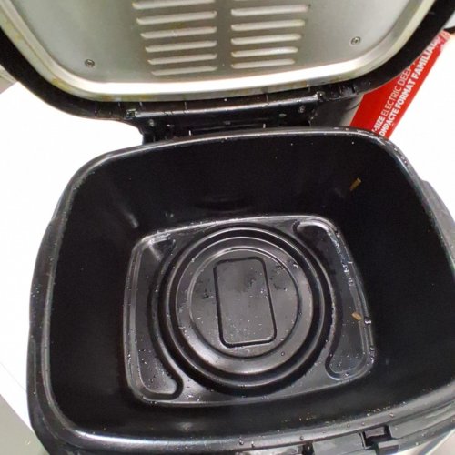 STARFRIT COMPACT DEEP FRYER - 2.5L CAPACITY - BLACK (MODEL: 024611) image 4