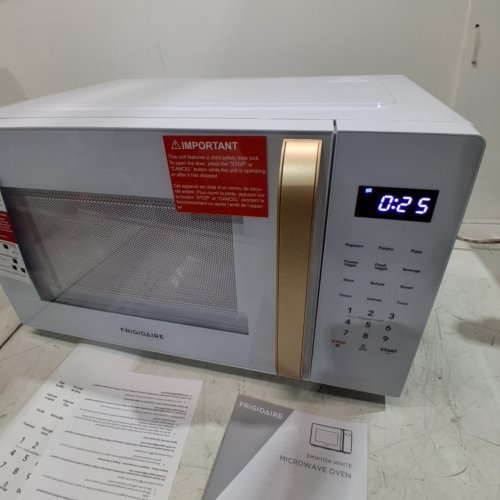 FRIGIDAIRE COUNTERTOP MICROWAVE OVEN - 1.1 CU. FT 900W- WHITE - (MODEL: EMW1154) image 3