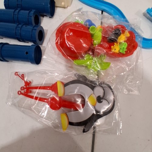 PENGUIN FISHING WATER TOY WITH SLIDE, ESCALATER AND MUSIC TOY - MULTICOLOR image 3