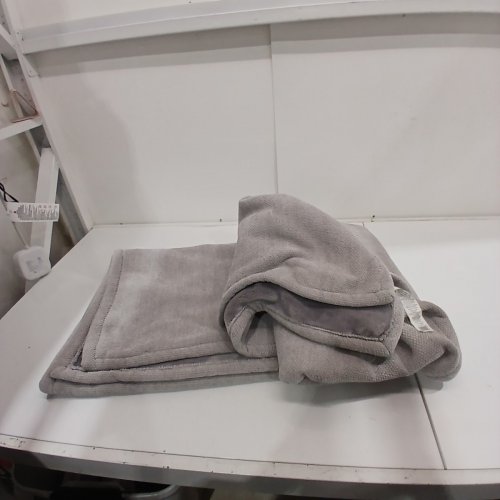 BERKSHIRE CHENILLE KNIT THROW BLANKET - 60" X 70" - GREY (STYLE: 1796289) image 2