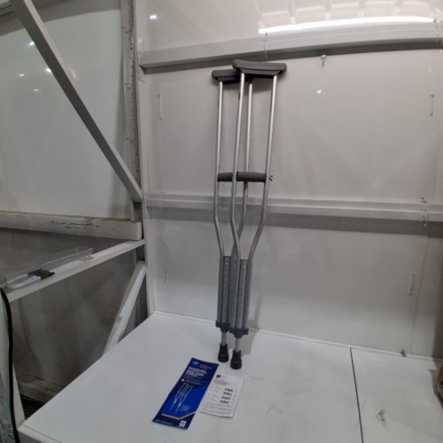 MEDLINE GUARDIAN STANDARD ALUMINUM ADJUSTABLE CRUTCHES - 5.2FT TO 5.10FT - ALUMINUM (MODEL: MDSV80535) image 2
