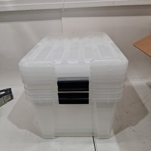 4PK IRIS LATCHING STACKABLE PLASTIC STORAGE BINS WITH LIDS CLEAR - 45 QT - CLEAR/BLACK (MODEL: 585098 / CNCB-55-3) image 3