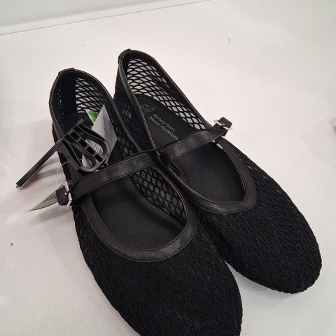 WOMEN'S TIME AND TRU MARY JANE FLATS - SIZE10 - BLACK image 2