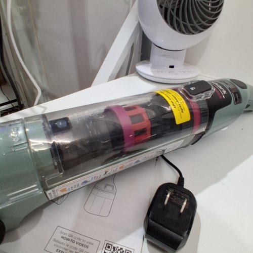 SHARK STAINFORCE CORDLESS HANDHELD CARPET/UPHOLSTERY STAIN CLEANER - (MODEL: HX101C) image 4