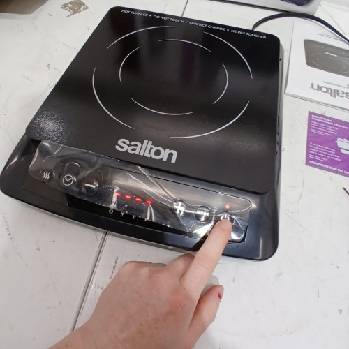 SALTON PORTABLE INDUCTION COOKTOP - BLACK - (ID1948) image 2