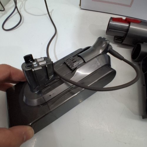 DYSON V11 CORDLESS 2-IN-1 STICK/HAND VACUUM CLEANER (MODEL: V11 SV28) image 3