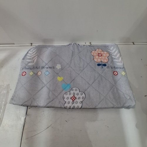 GIRLS THIN SUMMER COOLING QUILT BLANKET - 40" X 50" - GREY image 2
