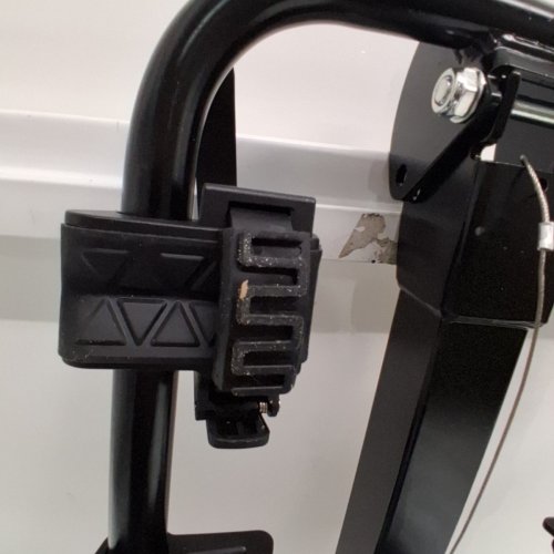 AMAZON BASICS 4 BIKE RACK WITH HITCH FOR CAR - 2" HITCH - 132LBS CAPACITY - BLACK (MODEL: ‎DS04-BR60-04) image 3
