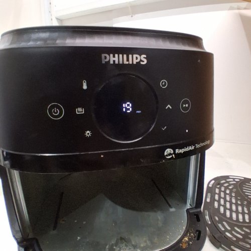 PHILIPS 2000 SERIES AIR FRYER - 6.6 QUARTS - 1700W - BLACK (MODEL: NA230) image 2