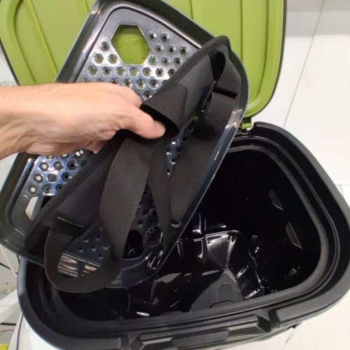 TITAN BY ARCTIC ZONE DEEP FREEZE WELDED COOLER - 36 CAN CAPACITY (12.77L) - BLACK/GREEN image 4