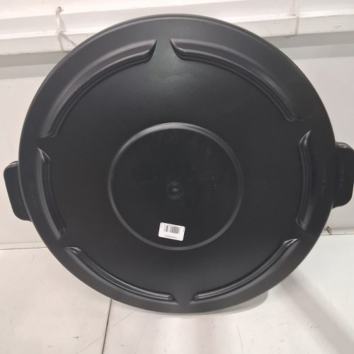 RUBBERMAID BRUTE HEAVY DUTY ROUND TRASH CAN CONTAINER LID - 44 GAL - BLACK (MODEL: FG264560BLA) image 2