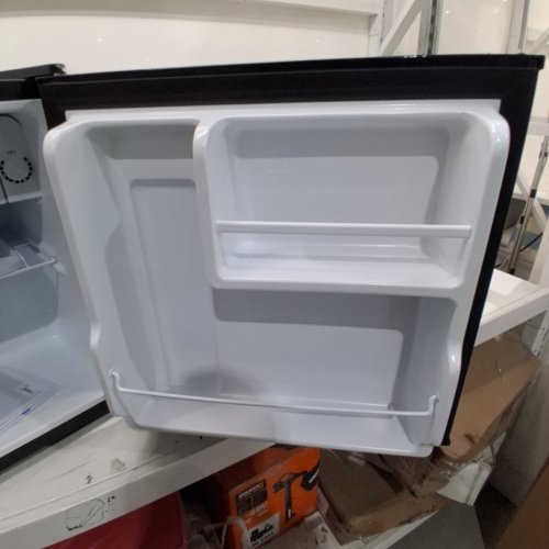 MIDEA COMPACT REVERSIBLE SINGLE DOOR REFRIGERATOR/FREEZER - 1.6 CU.FT - BLACK (MODEL: WHS-65LB1) image 5