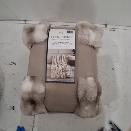 HOUSE & HOME BY LYNDA REEVES LUXE FAUX FUR THROW - 60 " X 70" - CREAM/ BEIGE (MODEL:6536972) image 2