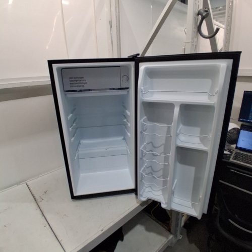 WHIRLPOOL SINGLE DOOR REFRIGERATOR - 3.3CU FT - BLACK (MODEL: WHR33MBKE) image 2