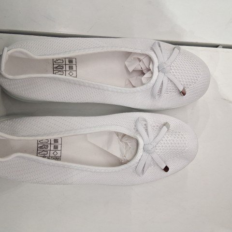 WOMEN'S CASUAL SNEAKERS - SIZE 6.5 - WHITE image 5