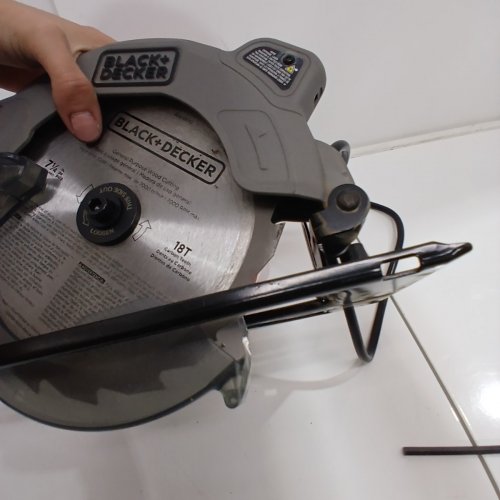 BLACK + DECKER CIRCULAR SAW WITH LASER GUIDE - 13AMP, 7-1/4" - ORANGE (MODEL: BDECS300C) image 4