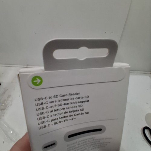 APPLE USB-C TO SD CARD READER - WHITE (MODEL: MW653AM/A) image 2