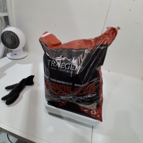 TRAEGER APPLE WOOD PELLETS - 18.5LB (MODEL: PEL343) image 2