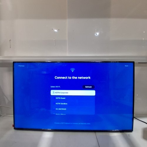 SAMSUNG CRYSTAL UHD U8000H 4 K VISION SMART TV TELEVISION - 43" - BLACK (MODEL: UN43U8000HFXZC) image 3