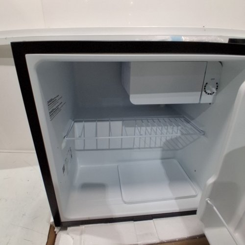 MIDEA COMPACT REFRIGERATOR SINGLE DOOR MINI FRIDGE - 1.6CU.FT - BLACK - (MODEL: WHS-65LB1) image 5