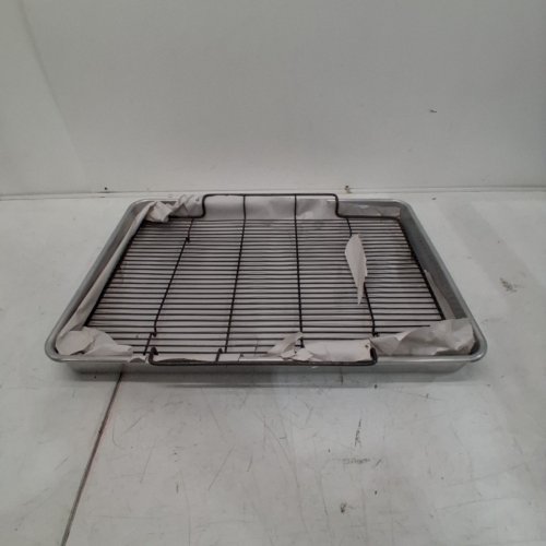 2PC NORDICWARE ALUMINUM OVEN CRISP BAKING SHEET WITH TRAY - 21.1" X 15" (MODEL: 35702CTC/1404029) image 2