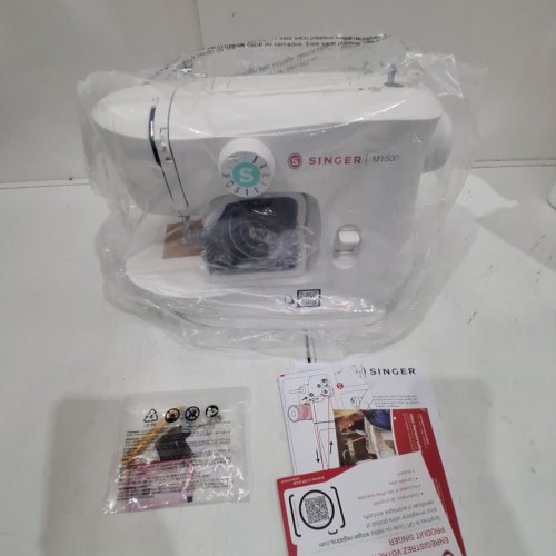 SINGER M1500 SEWING MACHINE, WHITE image 2