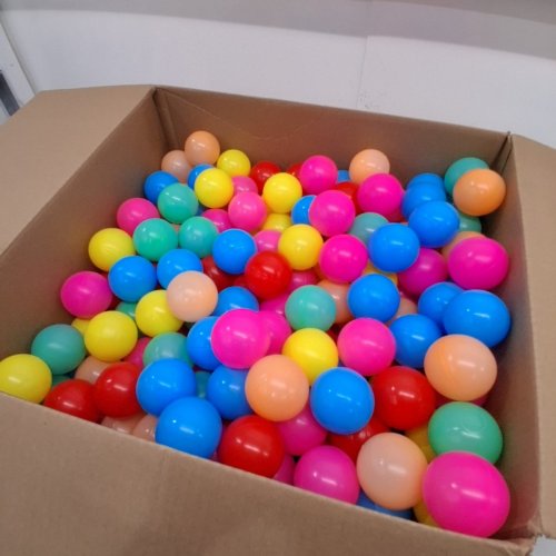 APPROX 200PK AMAZON BASICS BPA FREE PLASTIC BALL PIT BALLS WITH STORAGE BAG - 2.3" - MULTI COLOR image 2
