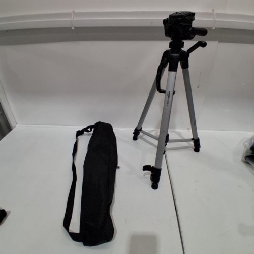 AMAZON BASICS LIGHTWEIGHT TRIPOD - 22"-52" - BLACK/SILVER image 2