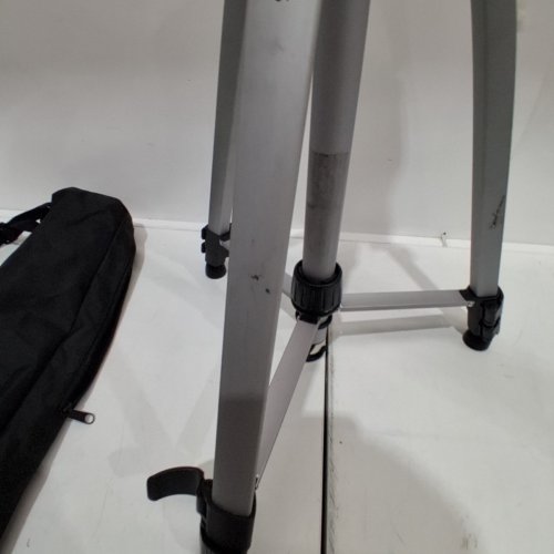 AMAZON BASICS LIGHTWEIGHT TRIPOD - 22"-52" - BLACK/SILVER image 3