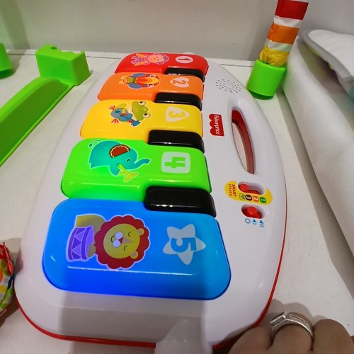 FISHER-PRICE DELUXE KICK & PLAY PIANO GYM & MARACAS (MODEL: GDD08) image 2