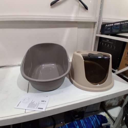 AMAZON BASICS NO-MESS ENCLOSED HOODED CAT LITTER BOX - 21" X 16" - WHITE/GREY image 2