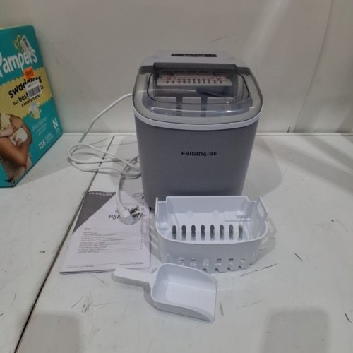 FRIGIDAIRE COMPACT COUNTERTOP ELECTRIC ICE MAKER WITH SCOOP- MAKES 26LBS OF ICE/DAY - SILVER (MODEL: EFIC189-B-SILVER) image 3