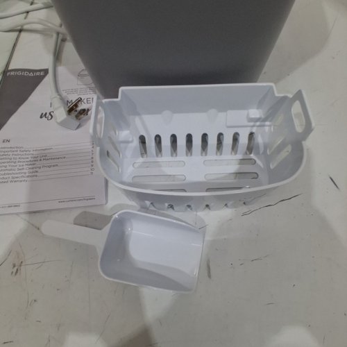 FRIGIDAIRE COMPACT COUNTERTOP ELECTRIC ICE MAKER WITH SCOOP- MAKES 26LBS OF ICE/DAY - SILVER (MODEL: EFIC189-B-SILVER) image 4