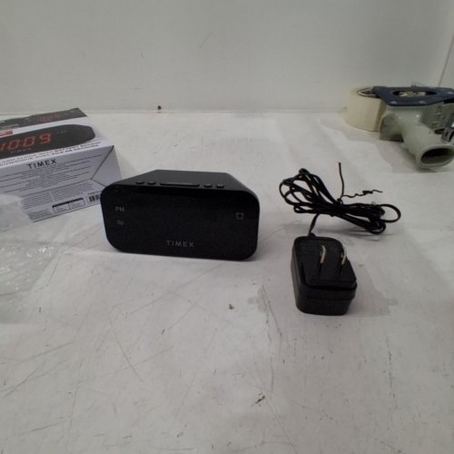TIMEX DIGITAL ALARM CLOCK - BLACK - (MODEL:T121B) image 3