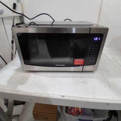FRIGIDAIRE 3-IN-1 STAINLESS STEEL MICROWAVE/AIR FRYER/CONVECTION - 1.1CU.FT - 1000W - 23.3" X 19.1" X 12.4" - STAINLESS STEEL/BLACK (MODEL: EMW1220-B) image 2