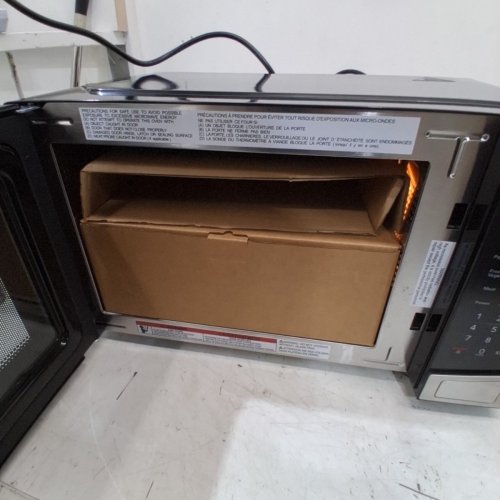 FRIGIDAIRE 3-IN-1 STAINLESS STEEL MICROWAVE/AIR FRYER/CONVECTION - 1.1CU.FT - 1000W - 23.3" X 19.1" X 12.4" - STAINLESS STEEL/BLACK (MODEL: EMW1220-B) image 3
